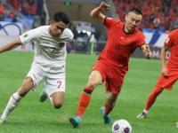 乐鱼真人体育娱乐-国足水平差原因揭露：窝在中超1年踢78分钟挣300万